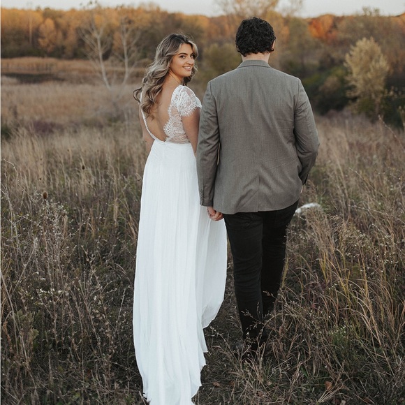 Wedding dress. - Picture 2 of 4